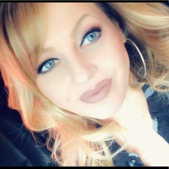 Meet your Posher, Vickie - Picture 1 of 1